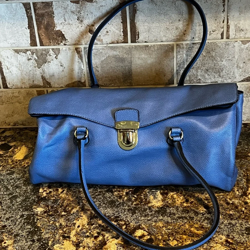 Ice blue faux leather purse with oversized press lock - Picture 4 of 10
